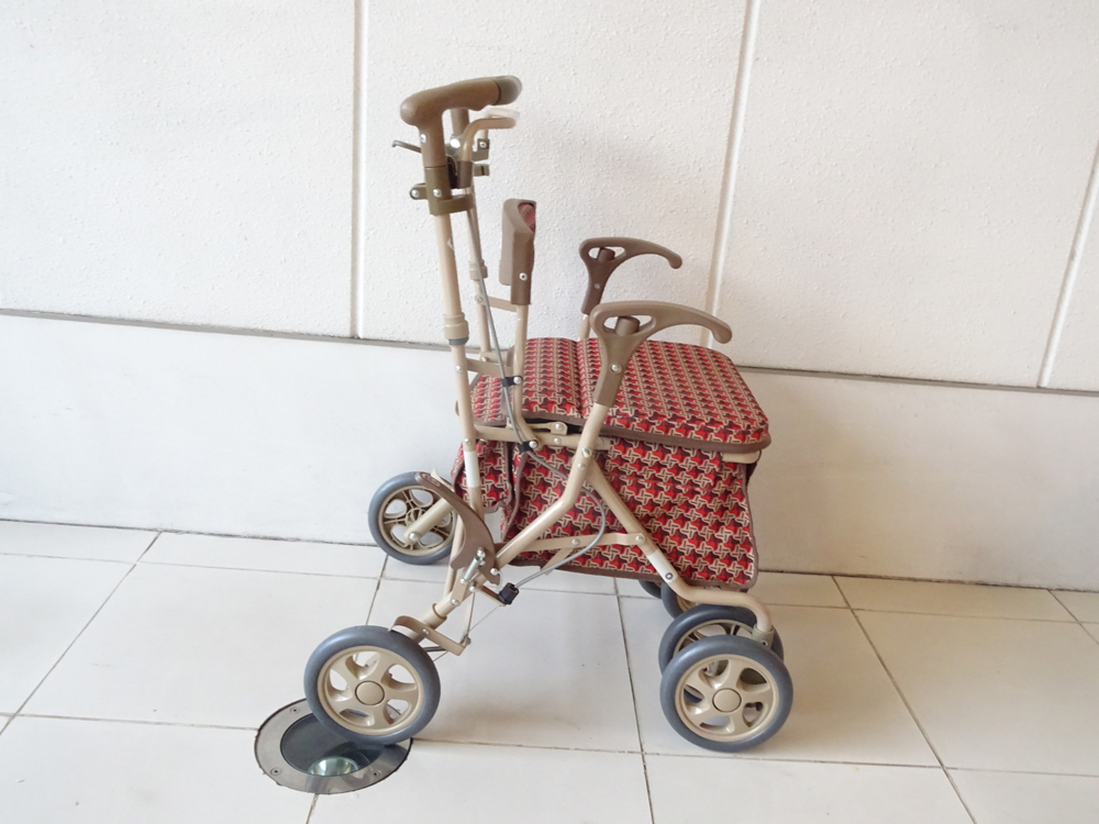 介護用品　販売