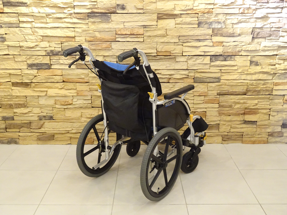 介護用品　車椅子