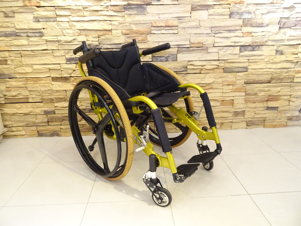 介護用品　車椅子