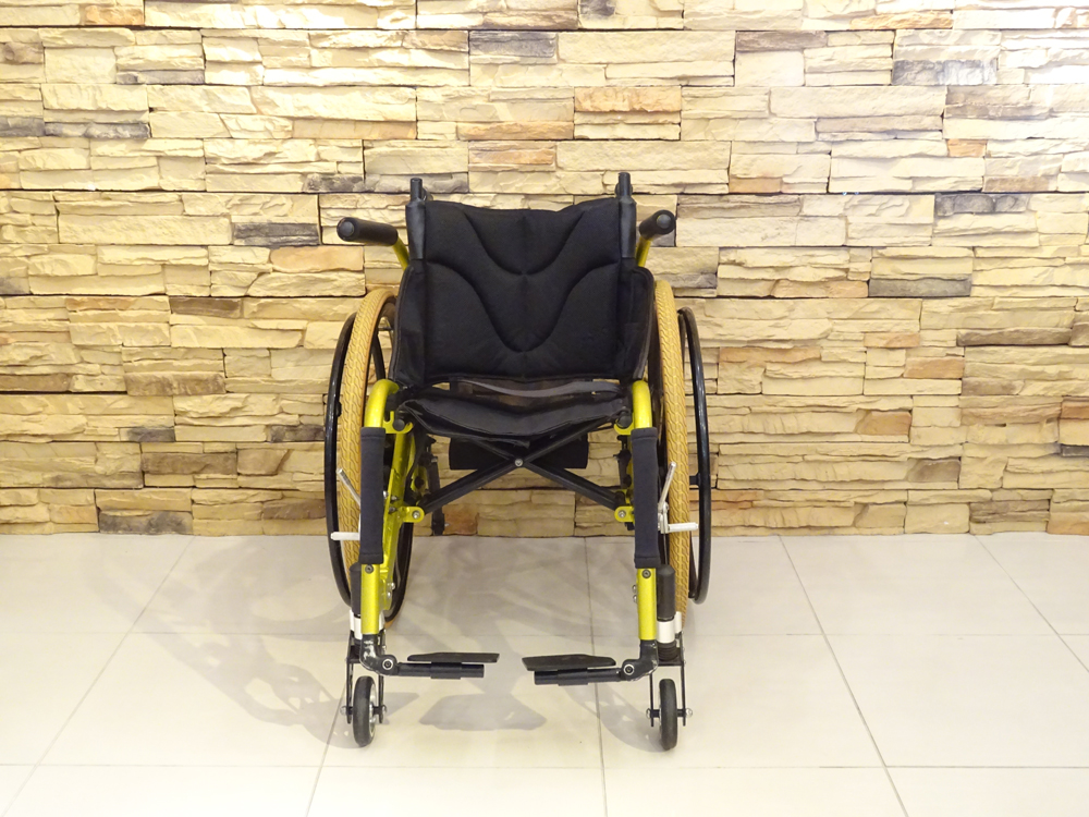 介護用品　車椅子