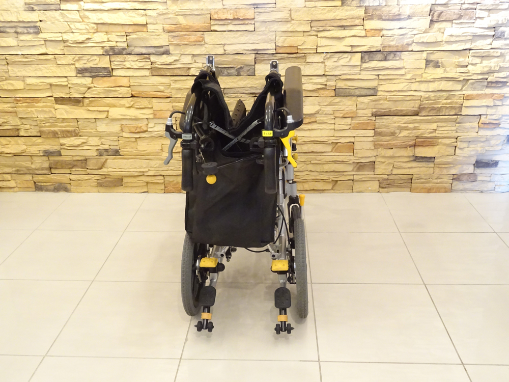 介護用品　車椅子