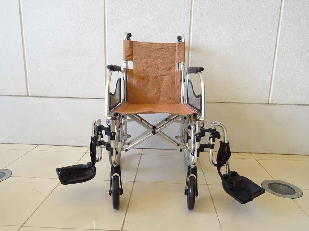 介護用品　車椅子