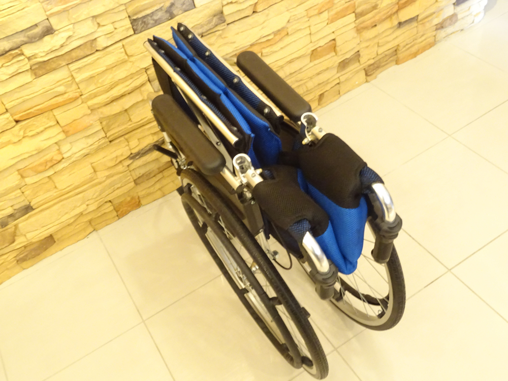 介護用品　車椅子