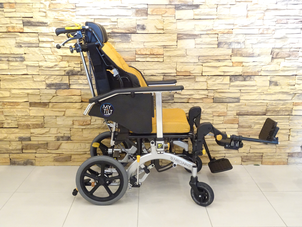 介護用品　車椅子