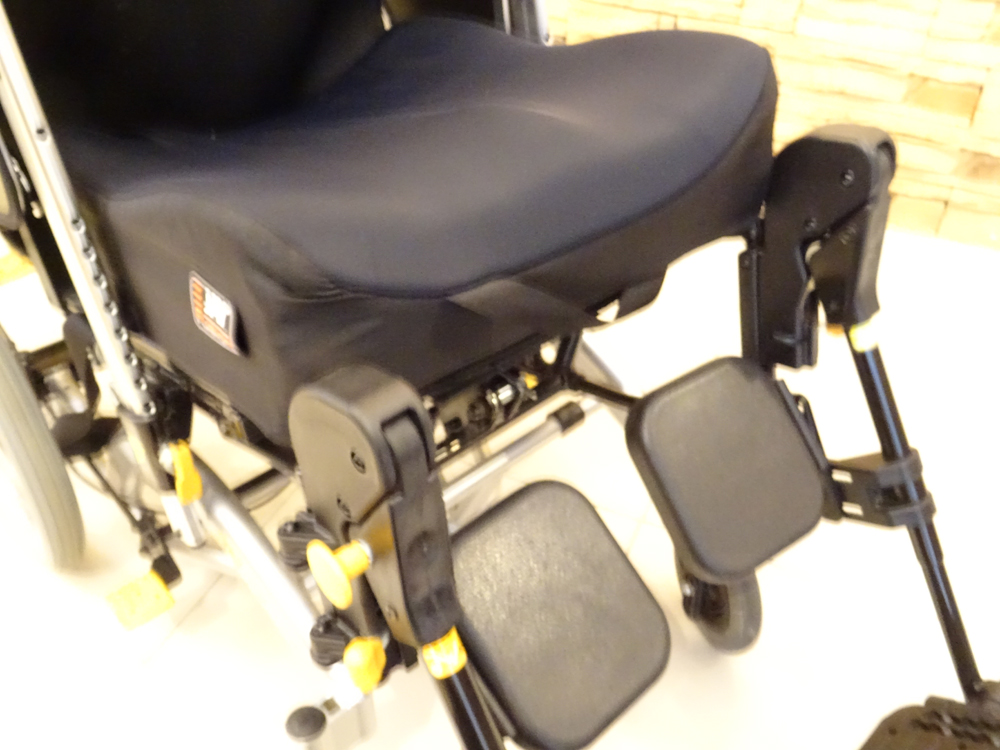 介護用品　車椅子